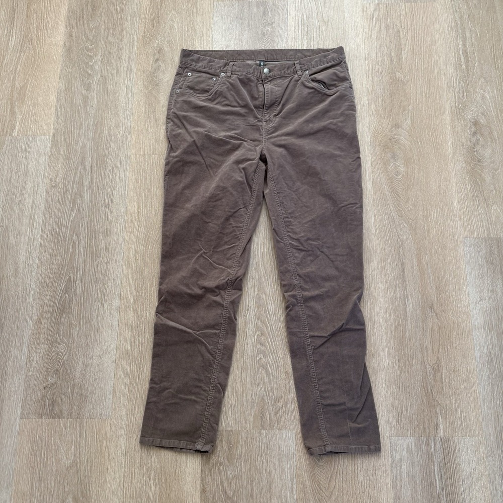 Vuori Men's Corduroy Pants in Brown